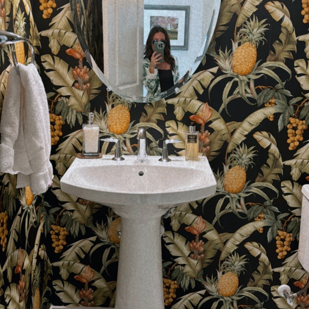 Amanda Uprichard Wallace Blazer XS & Wallace Short
XS in Beverly Print - Picture 5 of 5